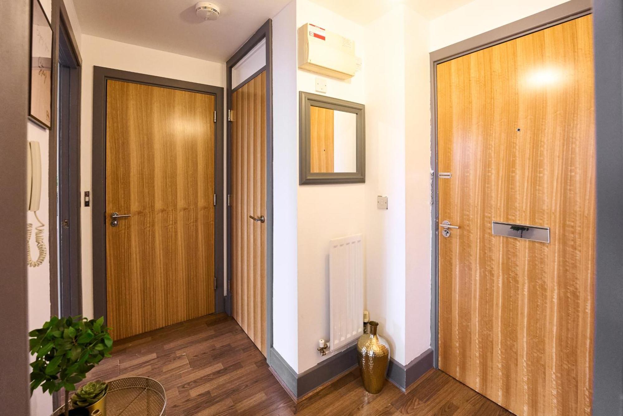 Modern Living, Prime Location - Pluxa Masonway Apartment *