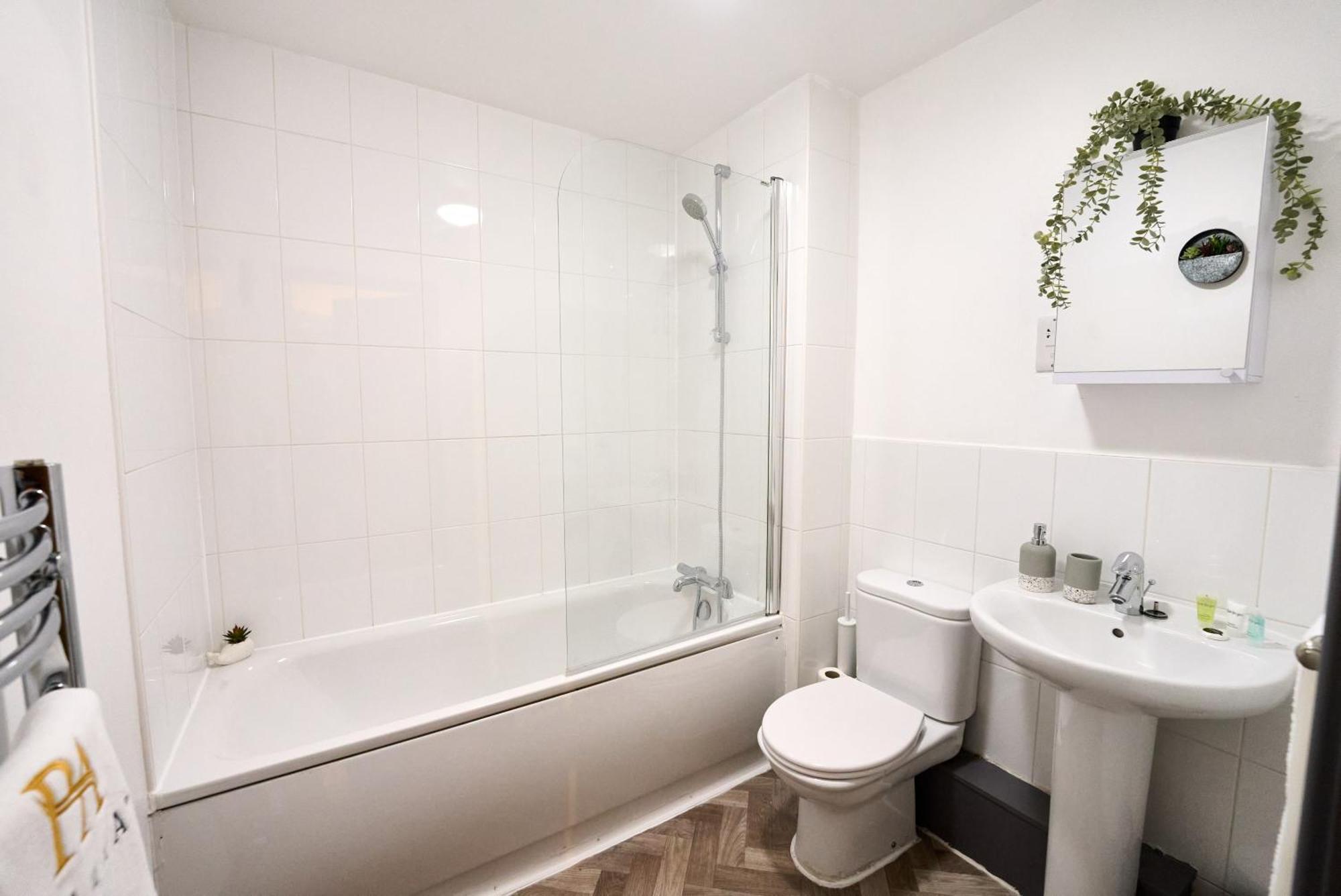 Modern Living, Prime Location - Pluxa Masonway